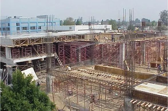 Cimentación y estructura de concreto en obra