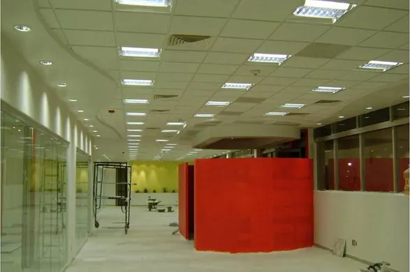 Oficinas con acabados e iluminación